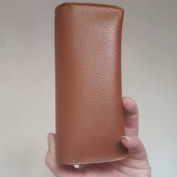 Ray-Ban Brown Leather Like Case With Black Stamp. - Picture 4 of 7